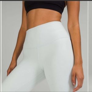 Lulu NWOT Align 25” Ocean Air size 8